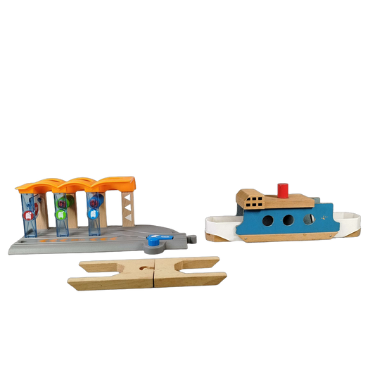 BRIO Bundle Holzbahn 33874 Set von 2 Waschstation & Holzfähre