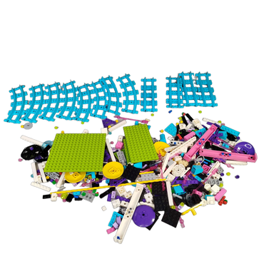 Konvolut LEGO Friends ca. 0,5 kg, Bausteine & Schienen, 2 Grundplatten