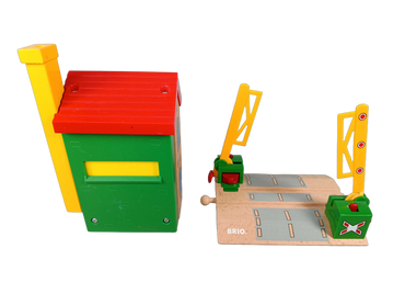 BRIO Bundle Holzeisenbahn 33750 Set von 2 Bahnübergang & Signalhaus