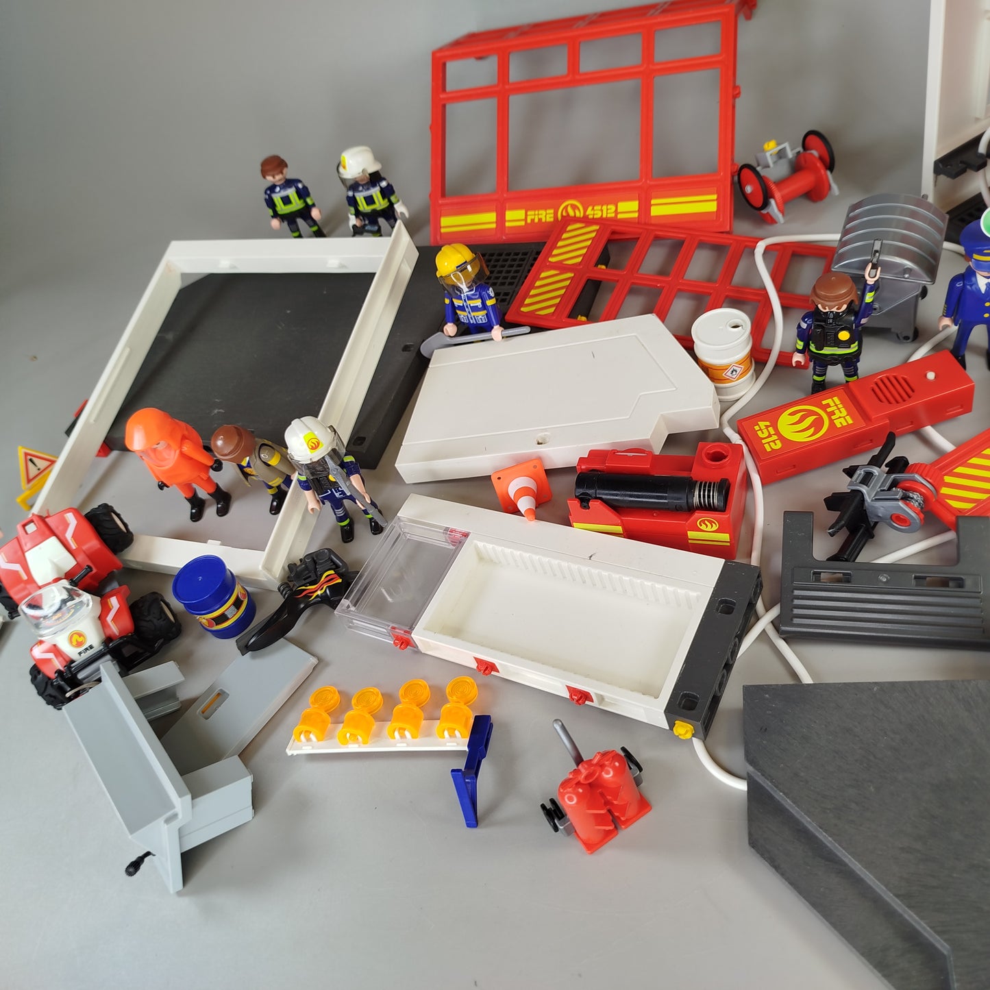 Playmobil Feuerwehrstation 4512 – Set mit Figuren & Fahrzeugen, ca. 1,3 kg