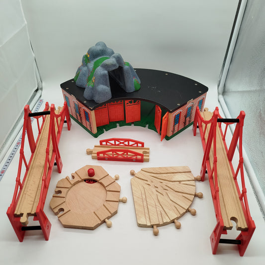 BRIO & Thomas & Friends Bundle Holzeisenbahn Schienen & Loks