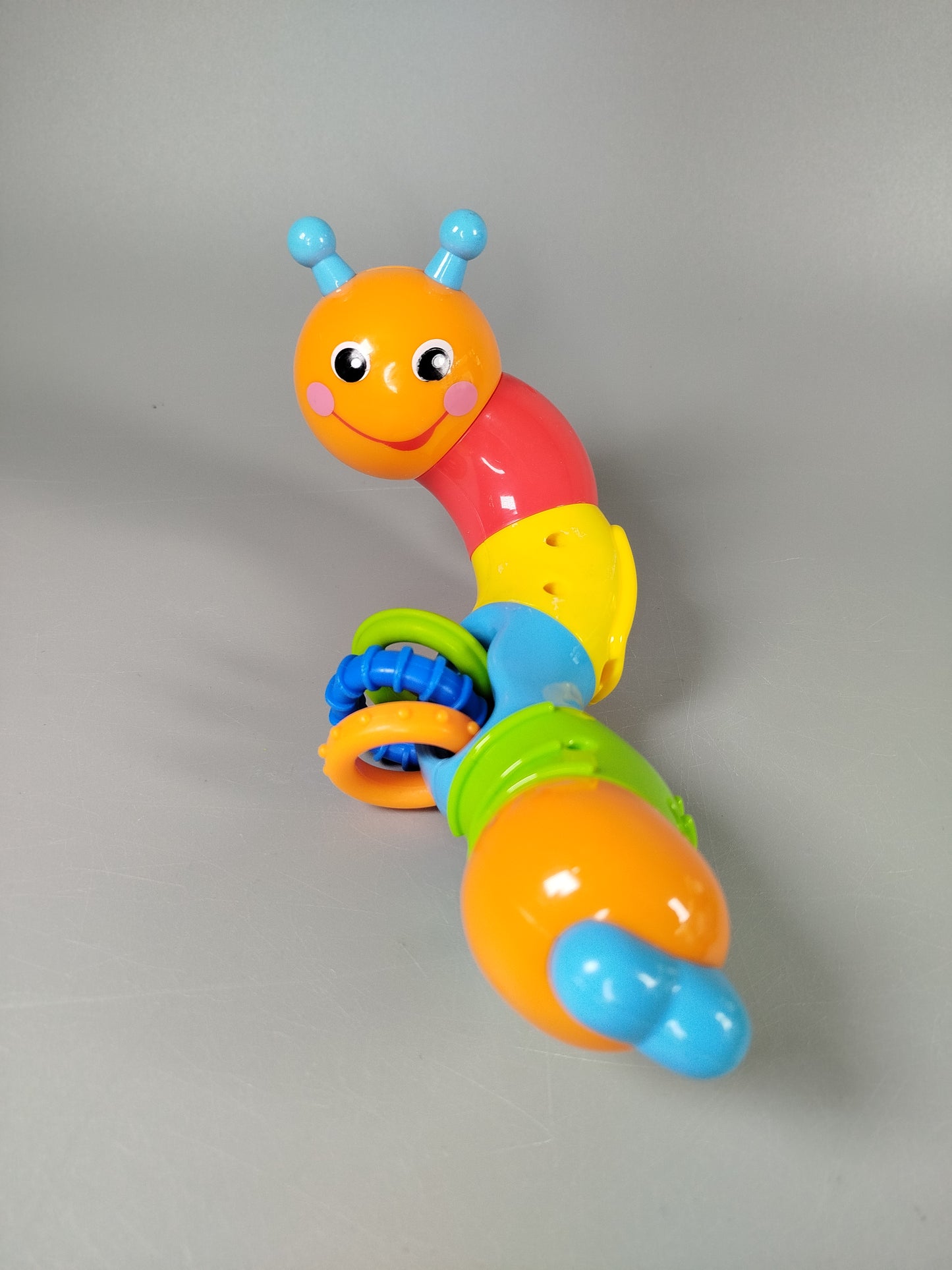 Babyspielzeug-Bundle mit Rassel, Stoffball, Stoffrassel-Figur & Soundfigur