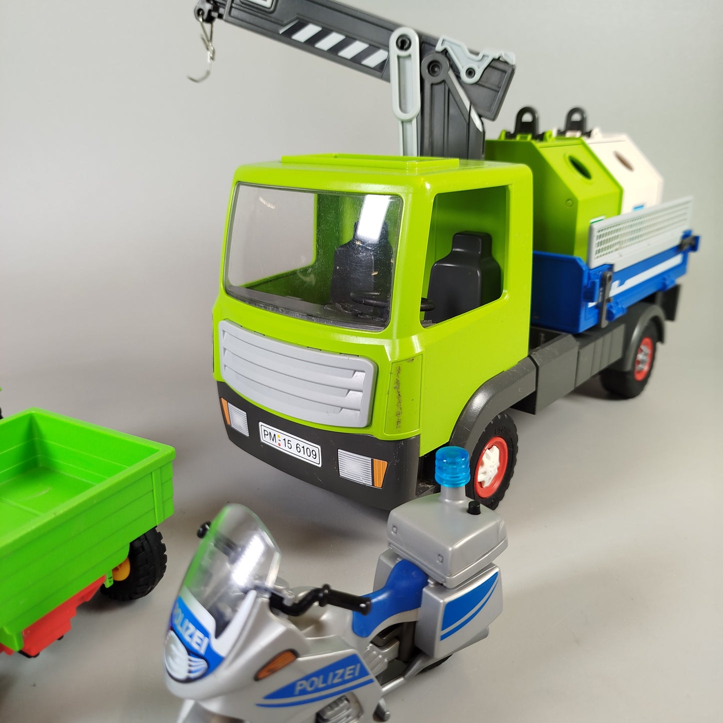 Playmobil Fahrzeuge Set von 3 – Kran, Traktor, Polizei-Motorrad