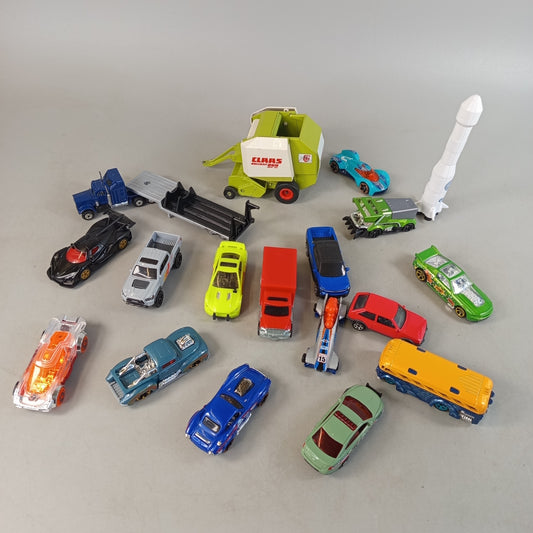 Hot Wheels Bundle Autos Traktor Rakete Feuerwehr