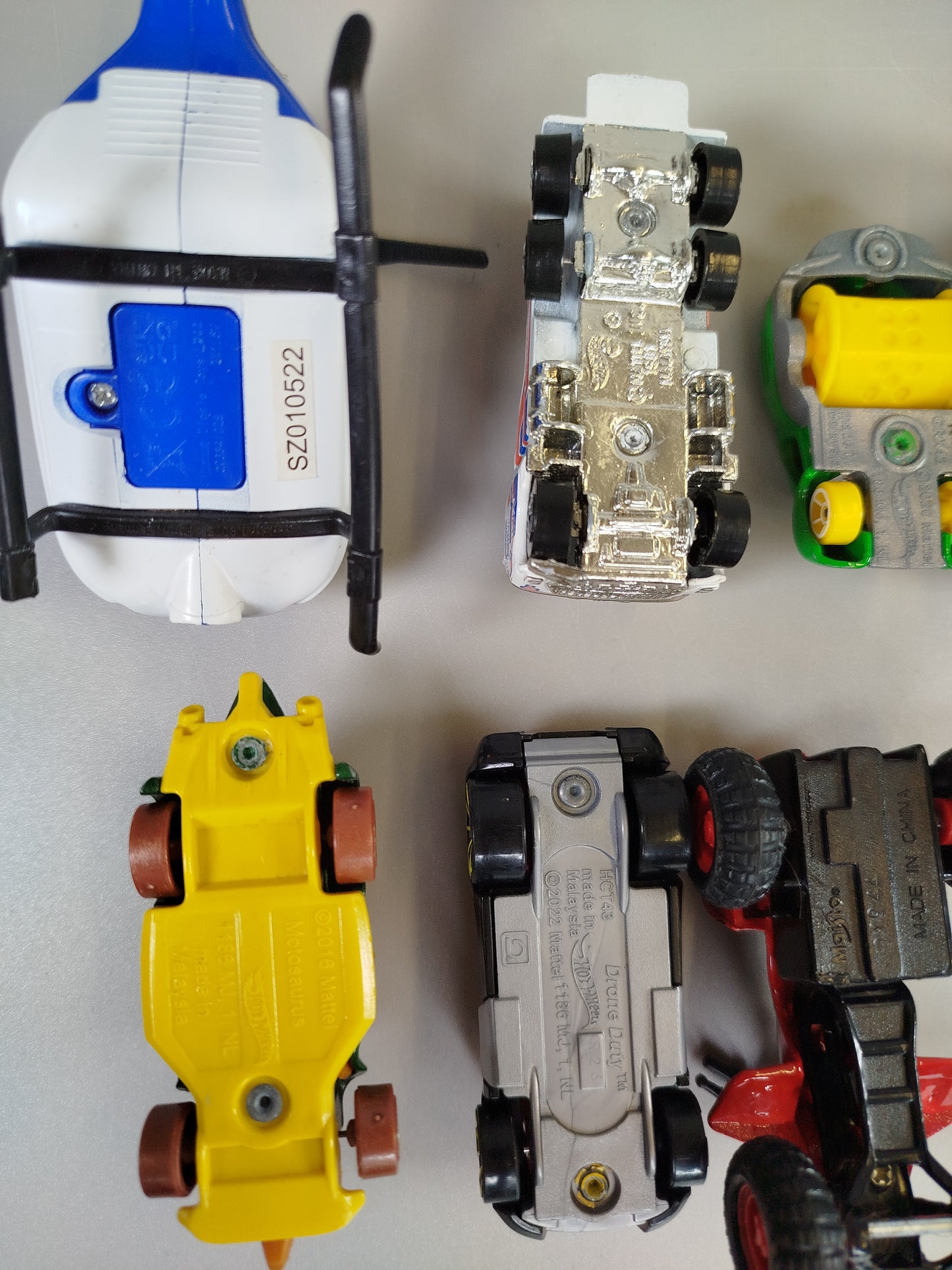 Fahrzeugset - Autos Motorrad Hubschrauber - 12-teilig