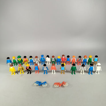 Bundle Playmobil Set von 28 Figuren & 2 Fahrrädern, gebraucht, ab 3 Jahre