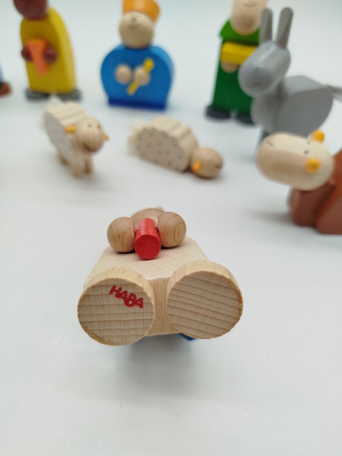 HABA Weihnachtskrippe Holzspielzeug – Set von 12 Figuren, neuwertig
