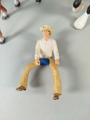 Schleich Figuren-Set von 5 Pferden & 1 Reiter – Cowboy & Tiere