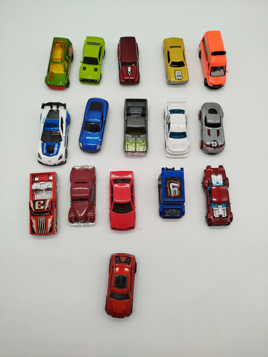 Spielzeugautos Set von 16 – verschiedene Modelle, gut erhalten