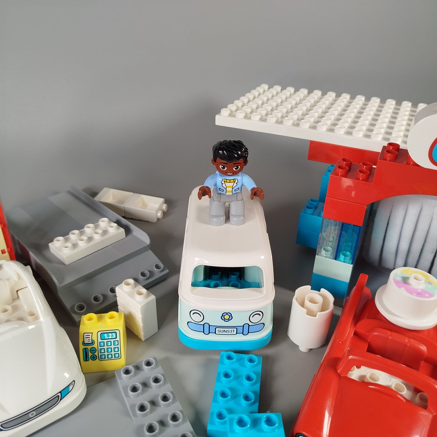 LEGO DUPLO Set - Parkhaus & Fahrzeuge mit Autowaschanlage