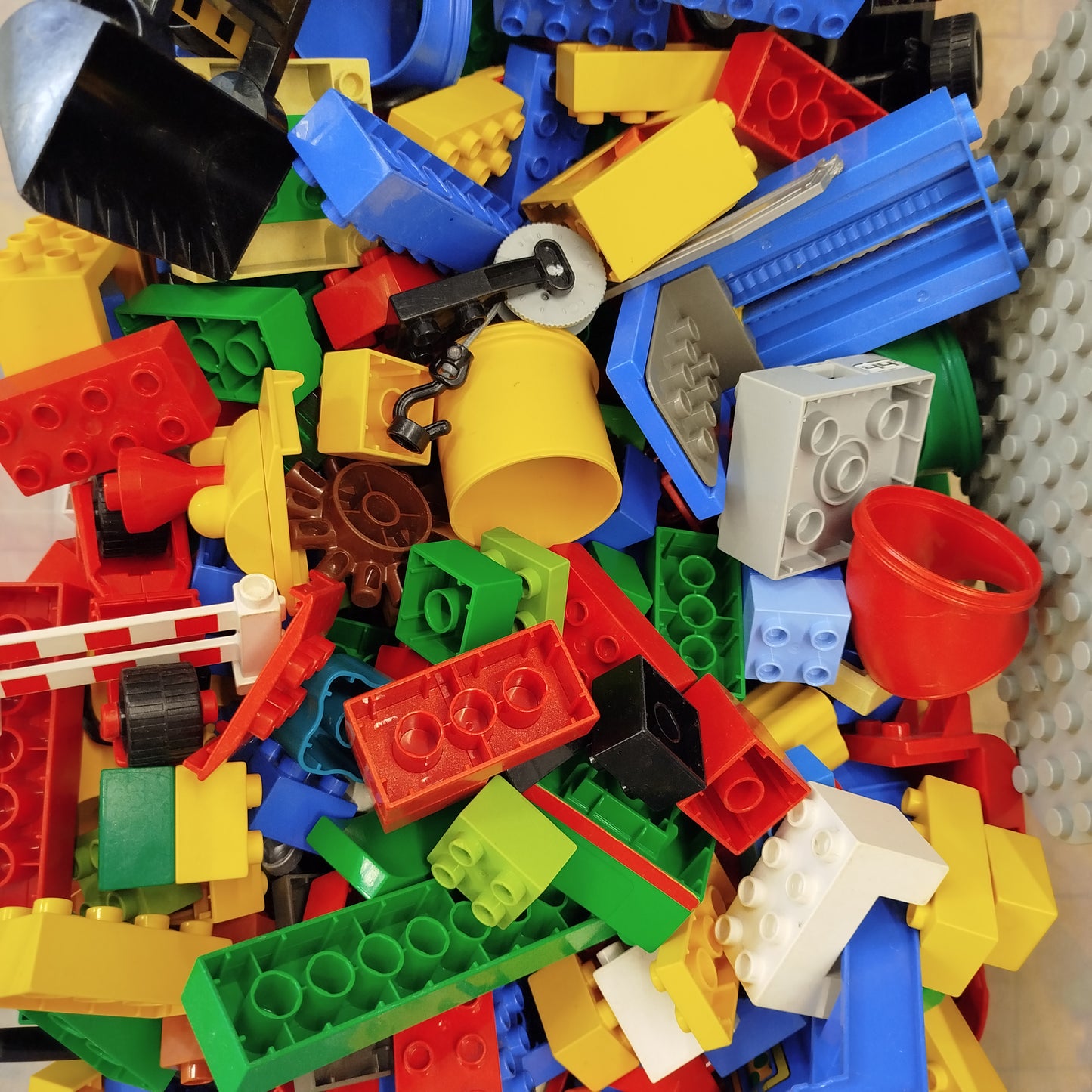 Lego Duplo Konvolut - 7,5 kg gemischte Bausteine und Fahrzeuge
