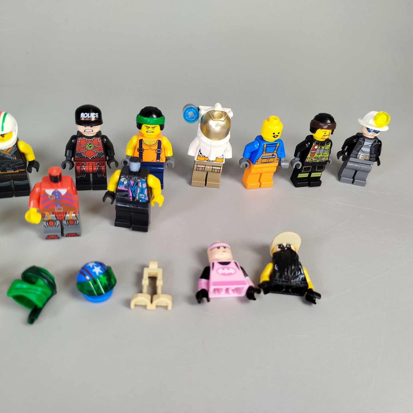LEGO Minifiguren Set - 18 Stück mit Zubehör, gut