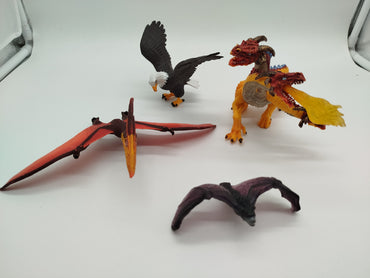 Figuren Set von 4 fliegenden Kreaturen – Drache, Adler, Fledermaus