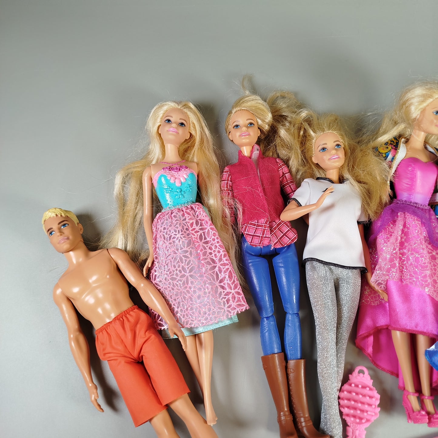 Mattel Modepuppen Set von 09- Verschiedene Outfits & Accessoires