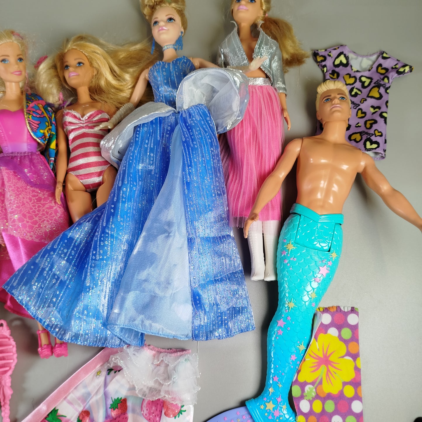 Mattel Modepuppen Set von 09- Verschiedene Outfits & Accessoires
