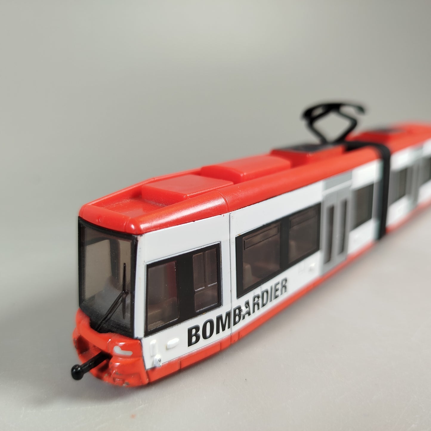 Siku Fahrzeuge Set - Schulbus & Straßenbahn, Modelle