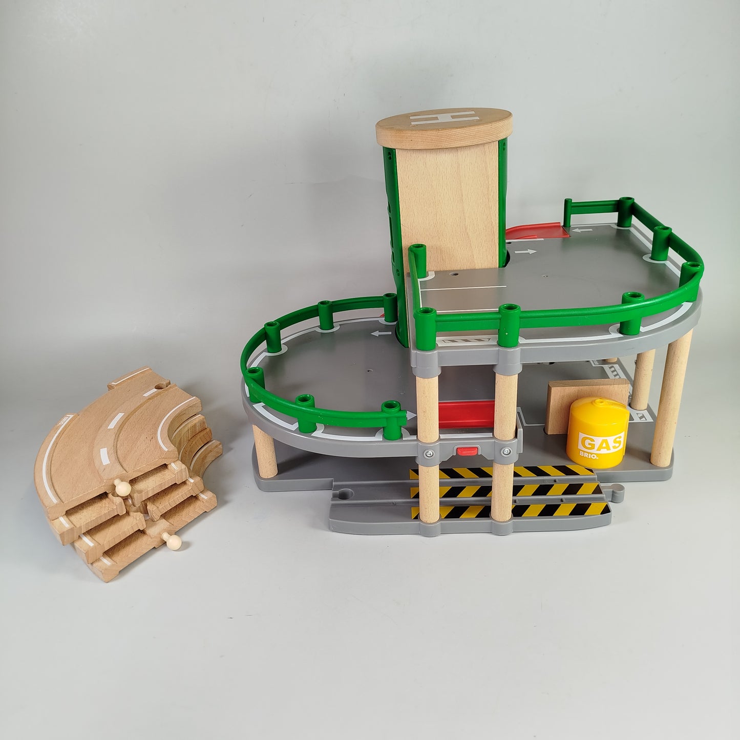 BRIO Brio Holzeisenbahn Set – Autohaus, Schienen & Zubehör