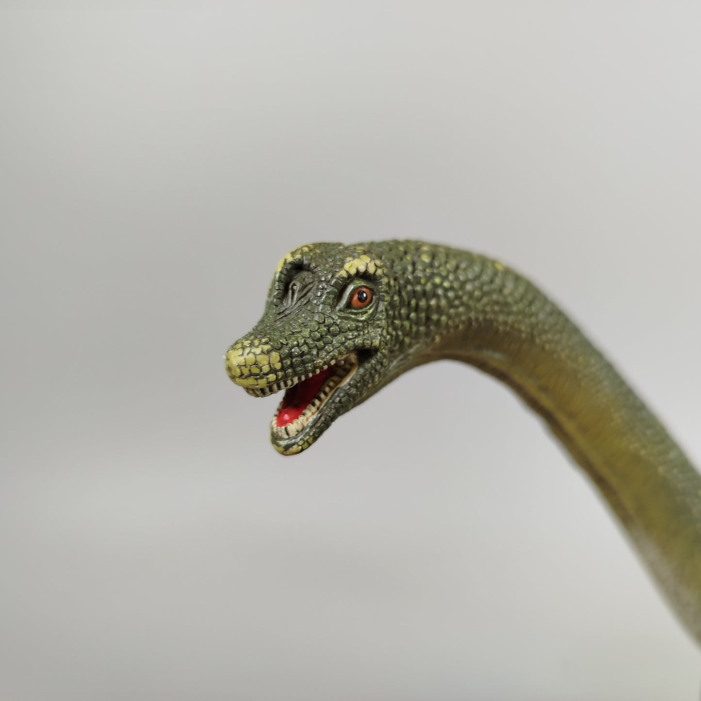 Schleich Tierfiguren Set von 4 – Dinosaurier und Löwen, neuwertig
