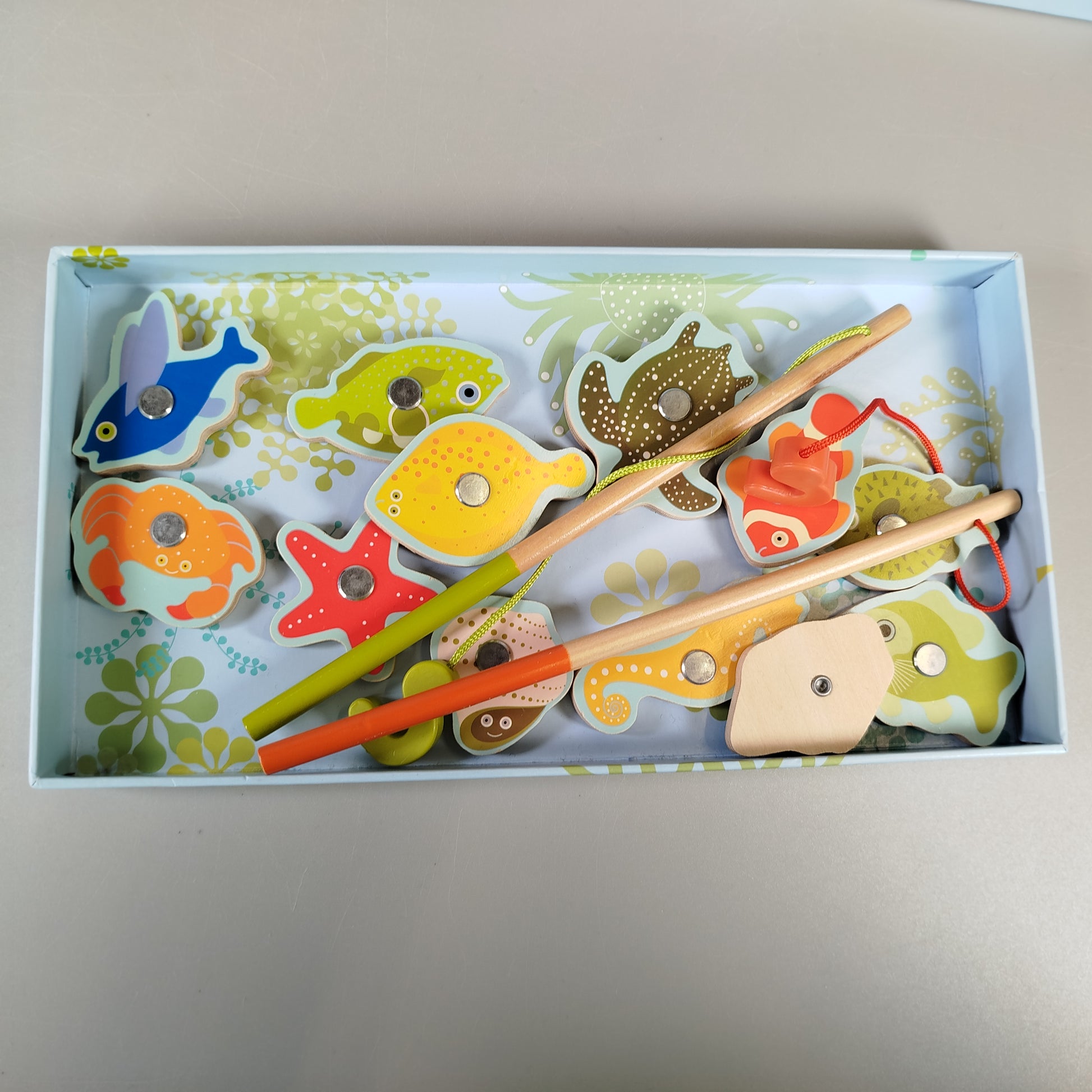 Holzspielzeug Set von 3 – Angelspiel, Tamburin, Steckpuzzle