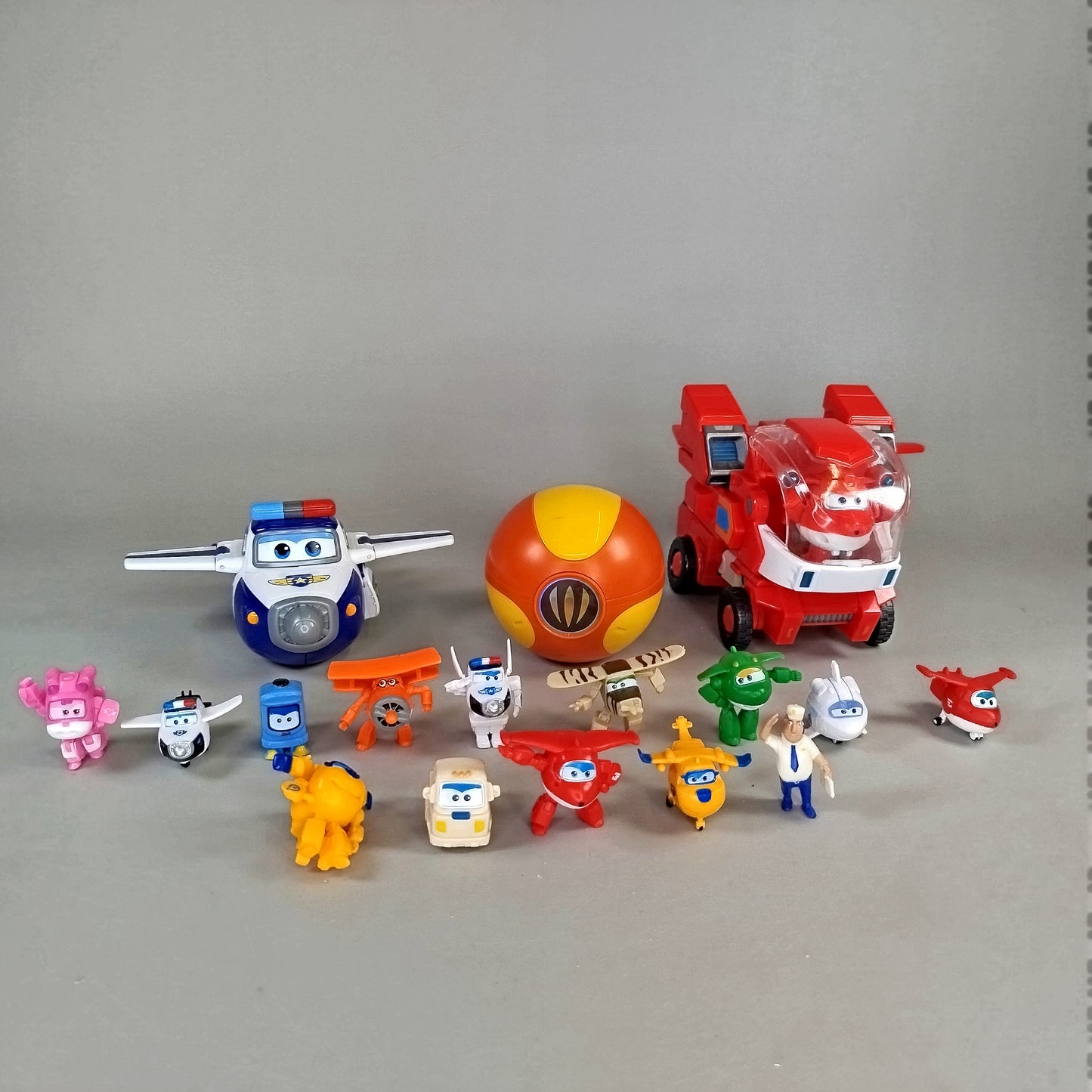 Super Wings Figuren Set - 18 Flugzeugfiguren