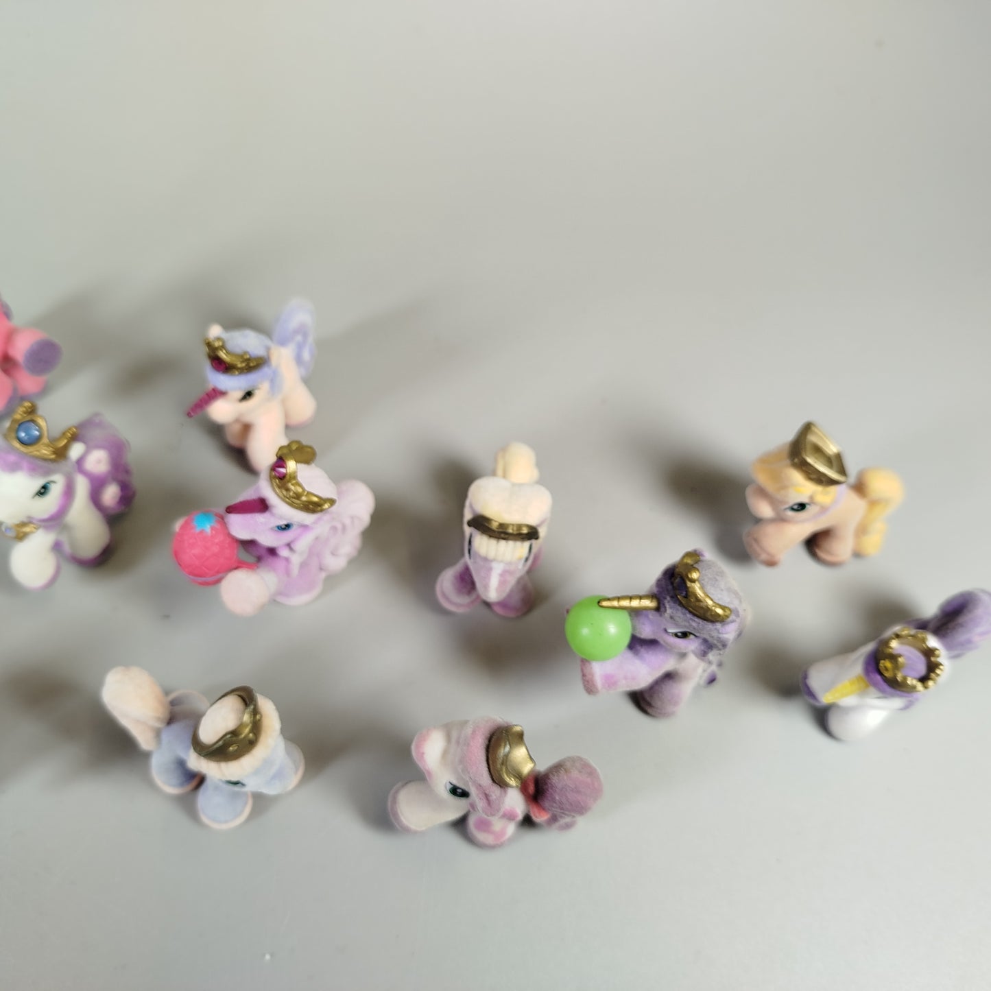 Sammelfiguren Fantasy Ponys Set – mit Kronen & Zubehör