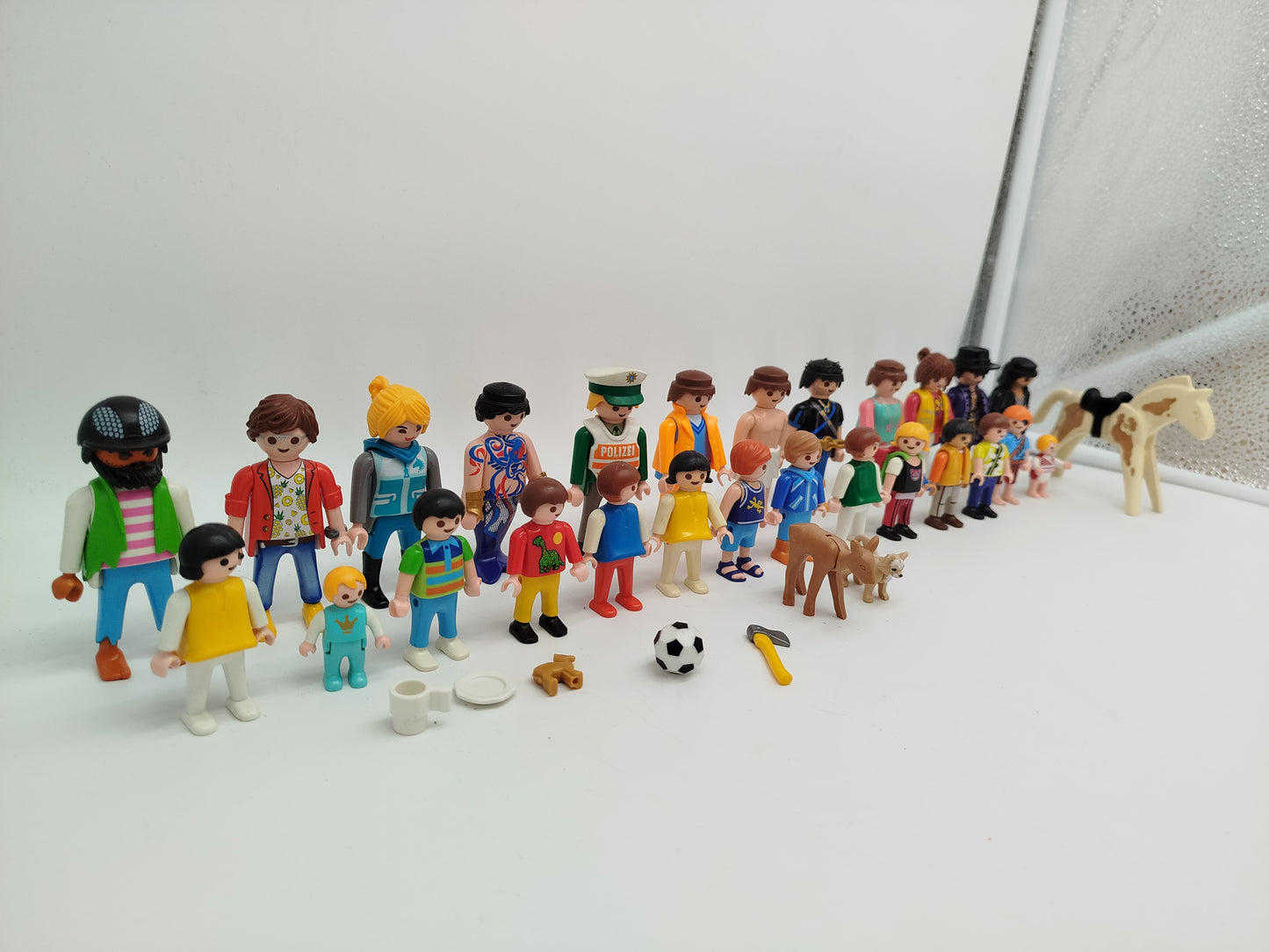 Playmobil Set von 26 Figuren & Zubehör, gut erhalten