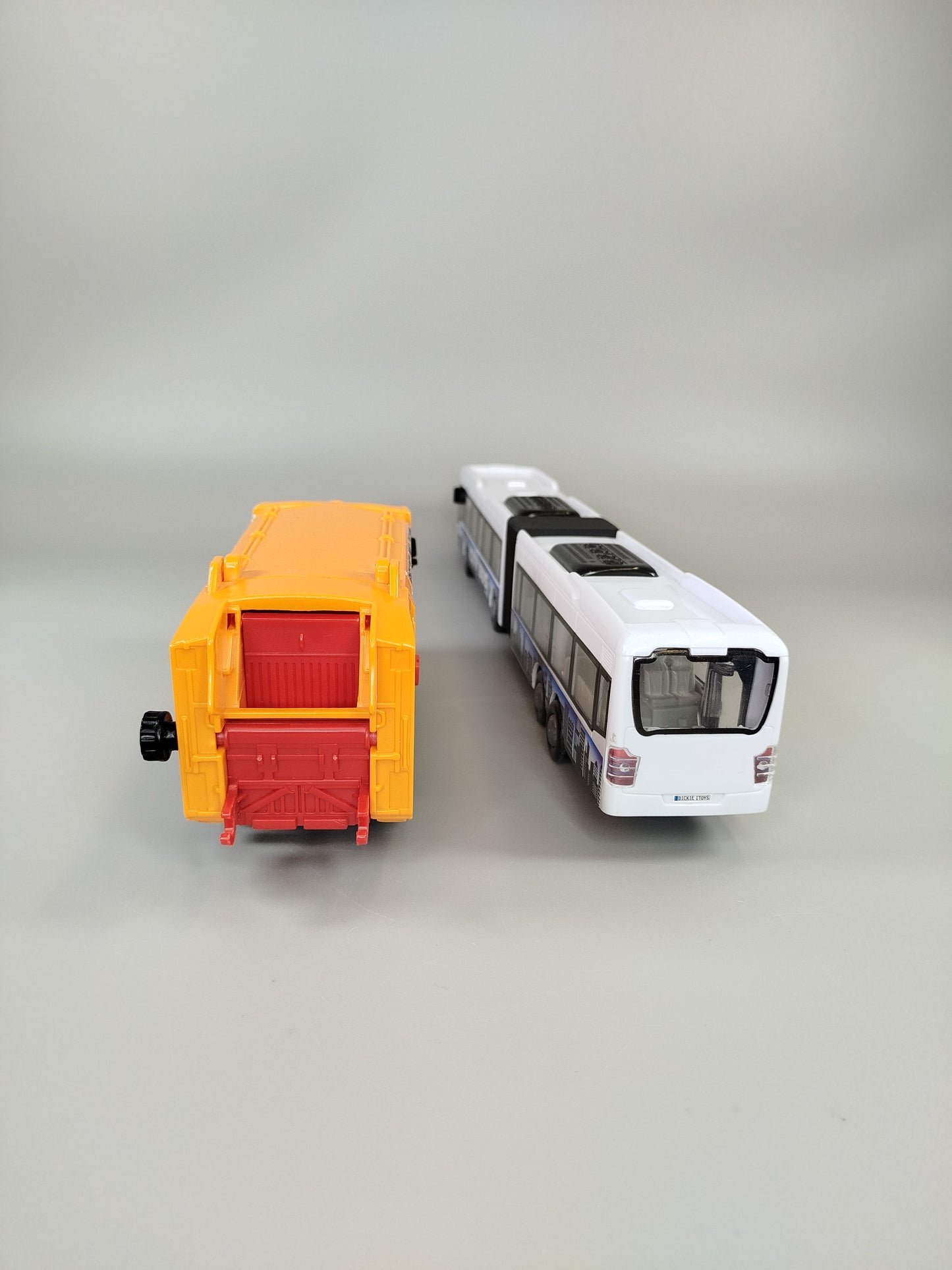 Spielzeugfahrzeuge - Gelenkbus und Recycling-LKW