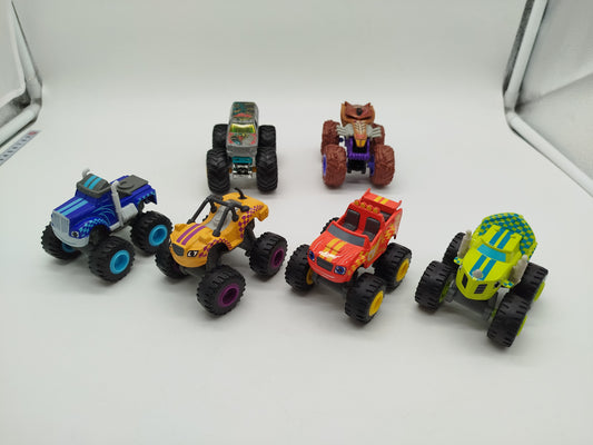2 Hot Wheels Monster Trucks und 4 Mattel Monster Trucks - Set