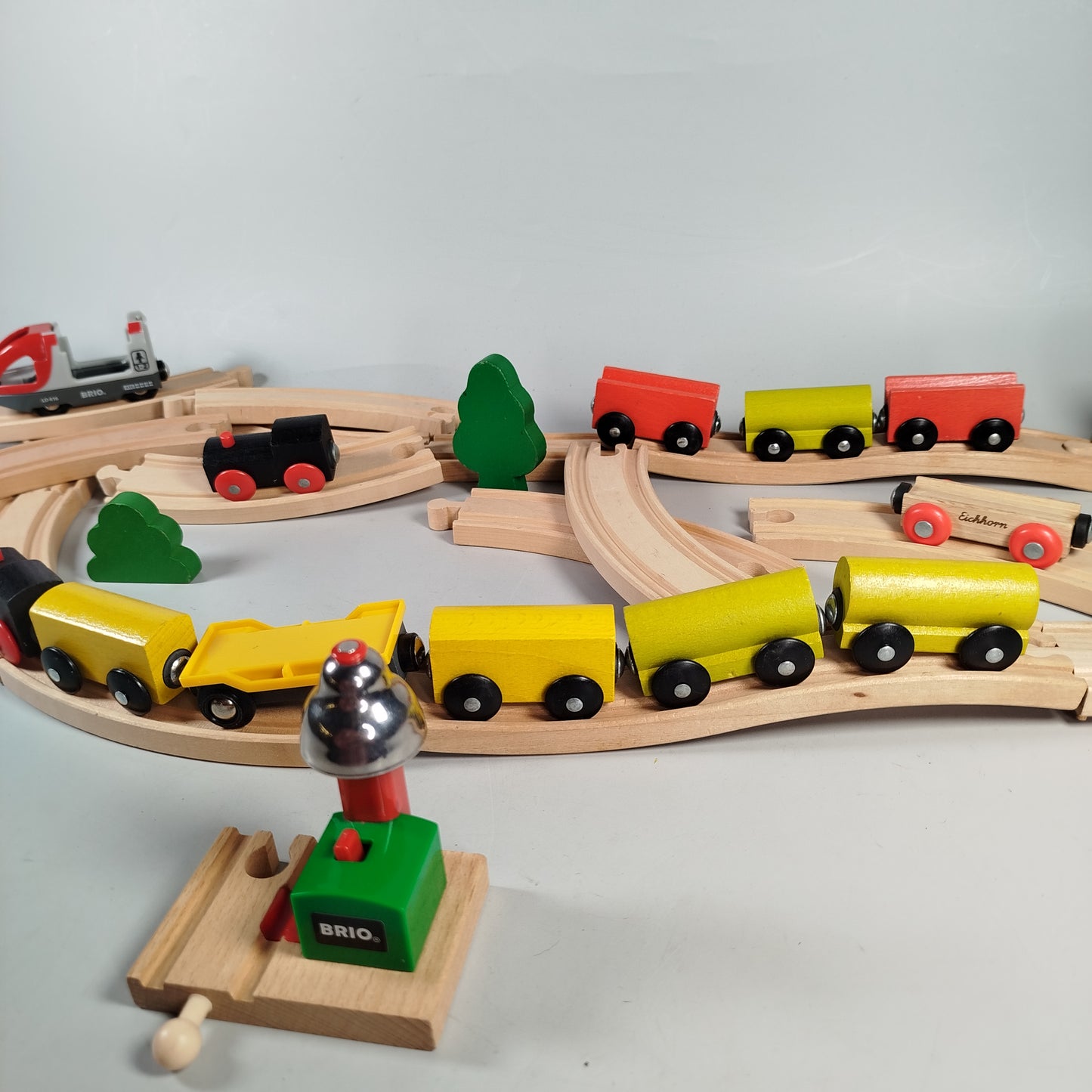 Brio Holz-Eisenbahn-Set mit Zügen & Zubehör