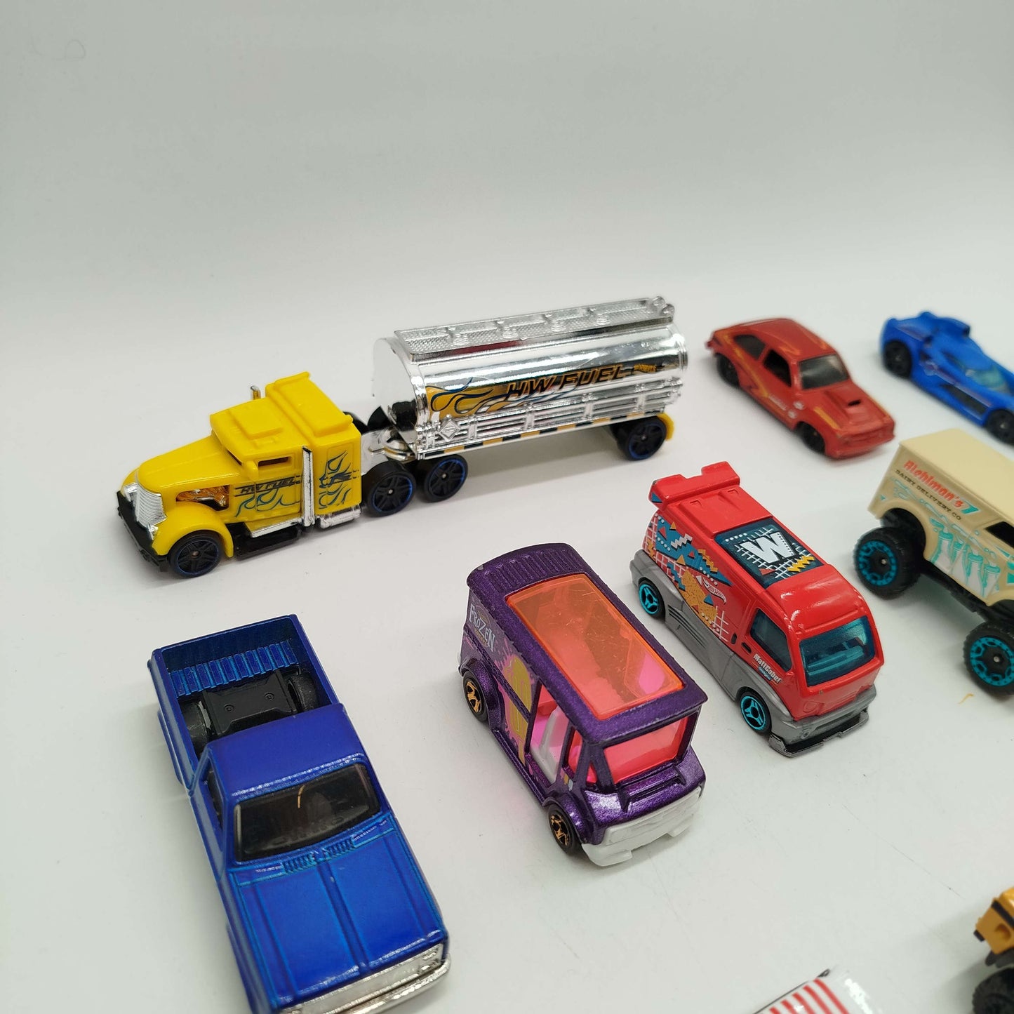 Hot Wheels Bundle 33x Miniaturautos, gebraucht, ab 6 Jahre