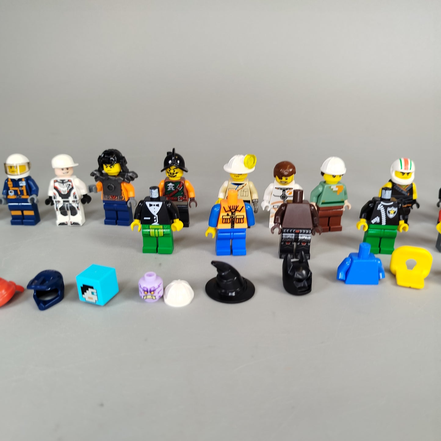 LEGO Minifiguren Set - 18 Stück mit Zubehör, gut