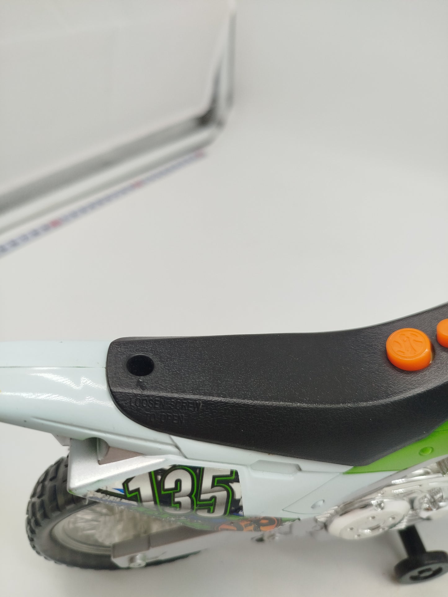 Kawasaki KLX 140 Modellmotorrad Spielzeugfahrzeug mit Sound, guter Zustand