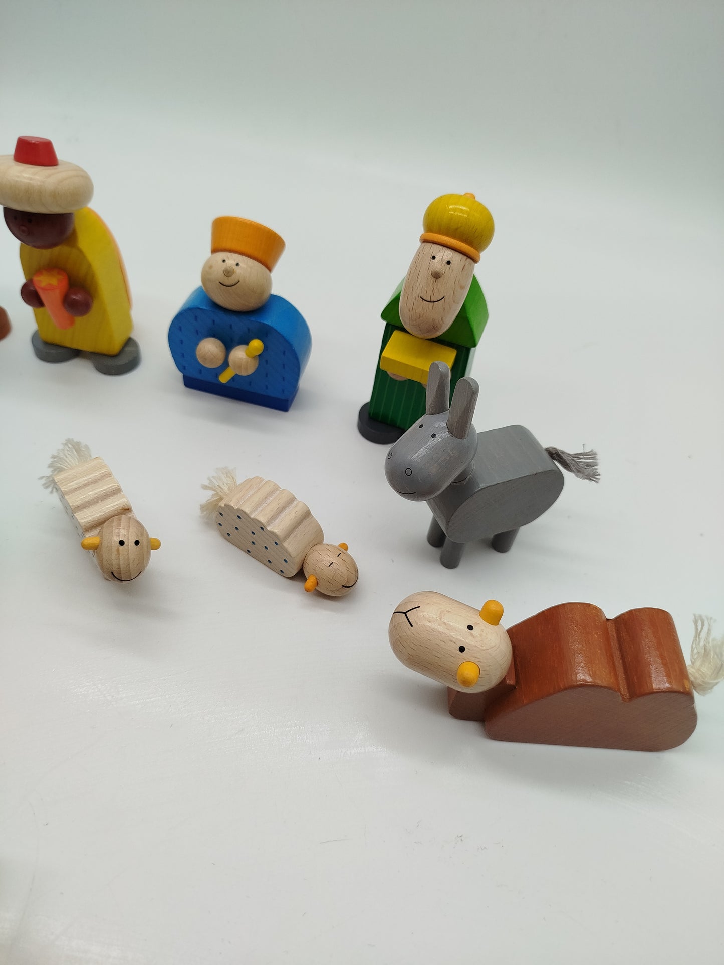 HABA Weihnachtskrippe Holzspielzeug – Set von 12 Figuren, neuwertig