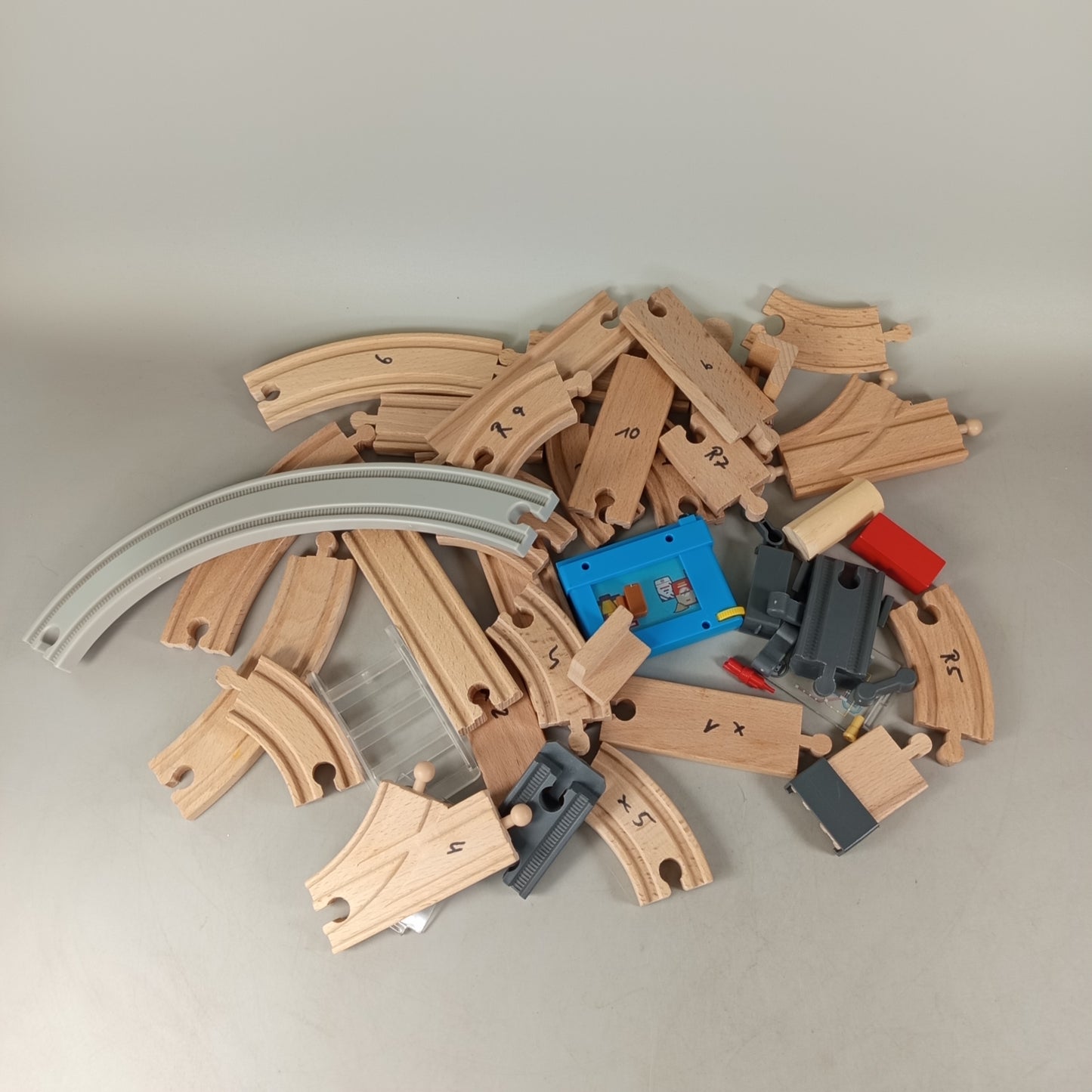 Brio Bundle Holzbahn Bahnhof & Lok, gebraucht, ab 3 4 5 Jahre | ✅ geprüft
