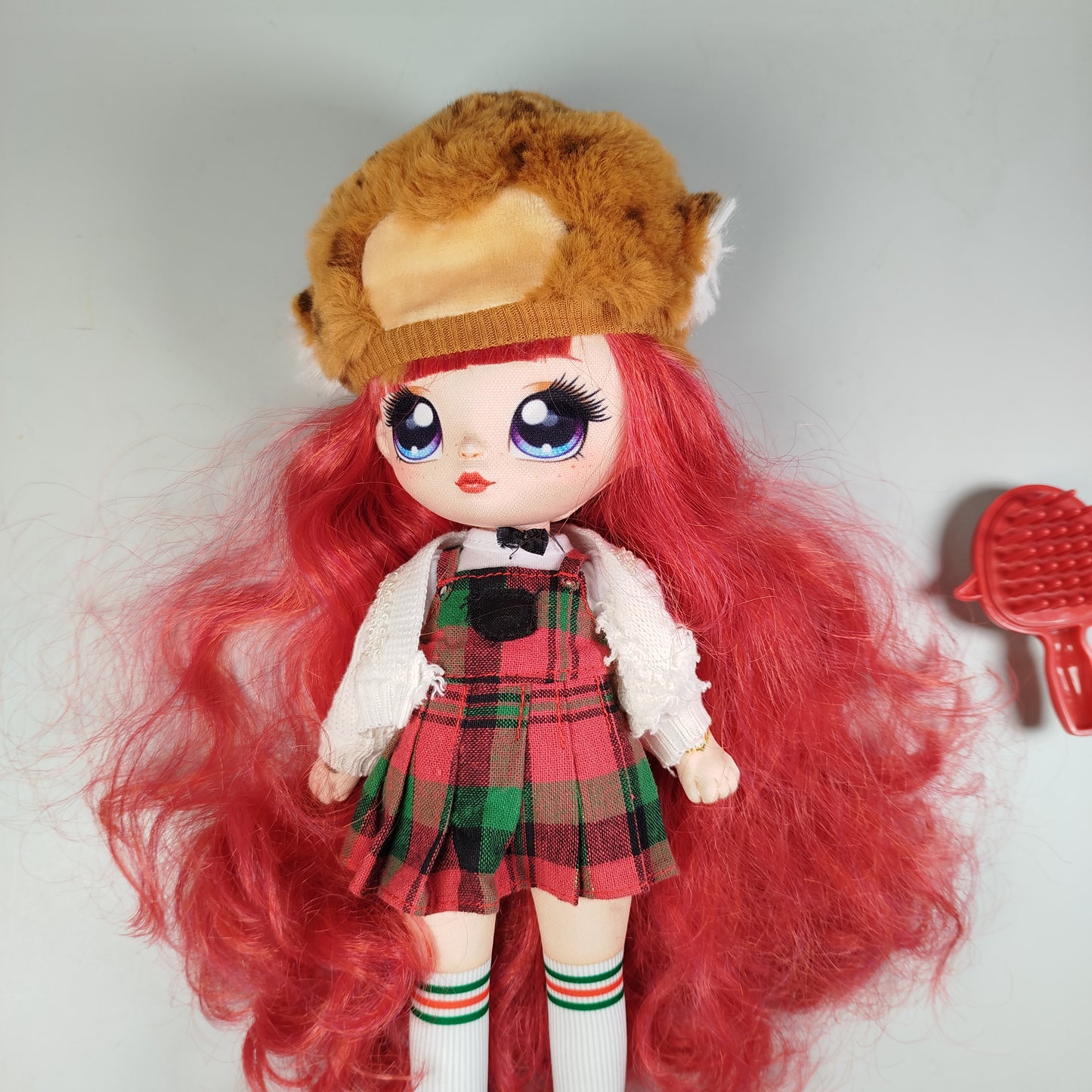 Na Na Na Surprise Modepuppe mit rotem Haar und Zubehör