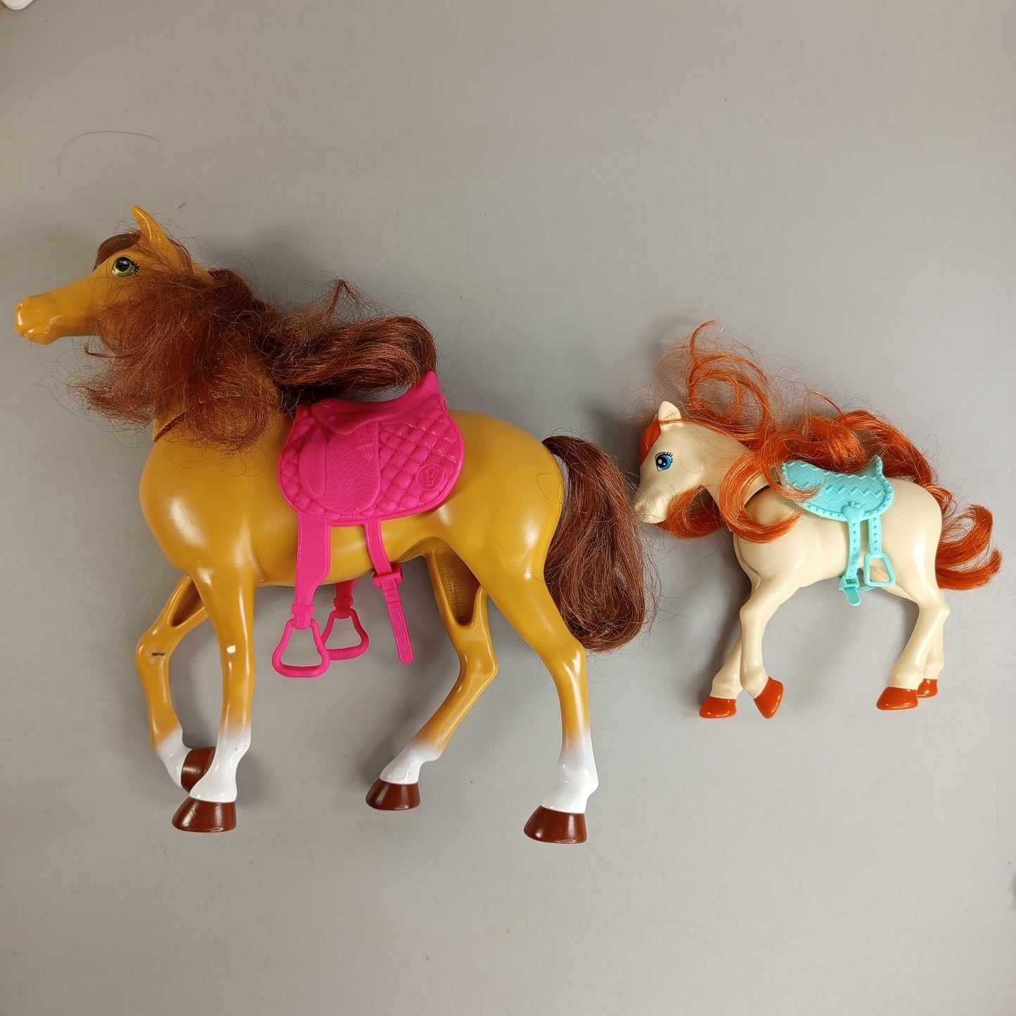 Barbie Pferdespielset Hugs 'n Horses – mit Pferden & Zubehör