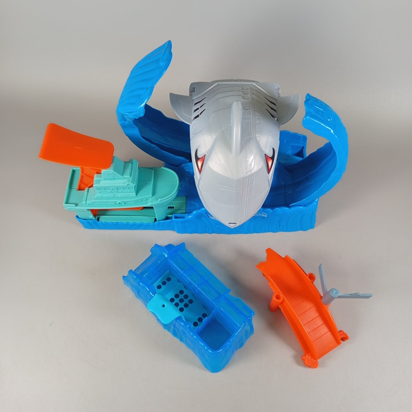 Hot Wheels Spielset Hai-Angriff Rennstrecke mit Autos