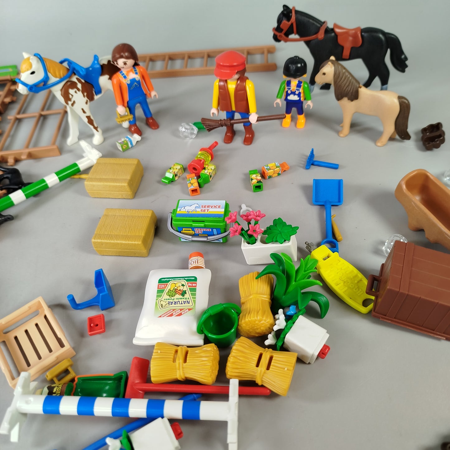 Playmobil Pferdehof 4190 – mit Figuren, Tieren & Zubehör, OVP