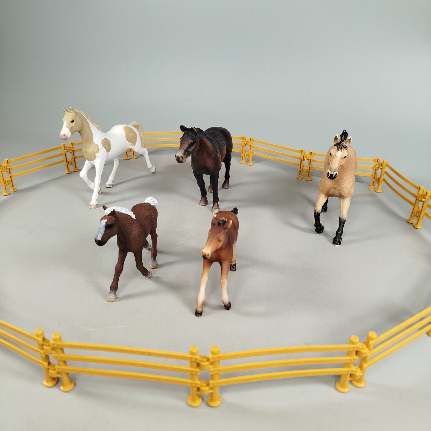 Pferde Figuren-Set – 5 Tiere mit Zaun & Umzäunung, vollständig