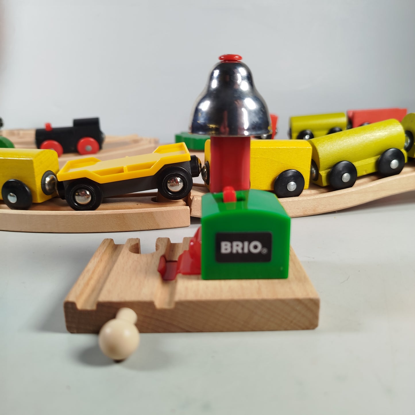 Brio Holz-Eisenbahn-Set mit Zügen & Zubehör