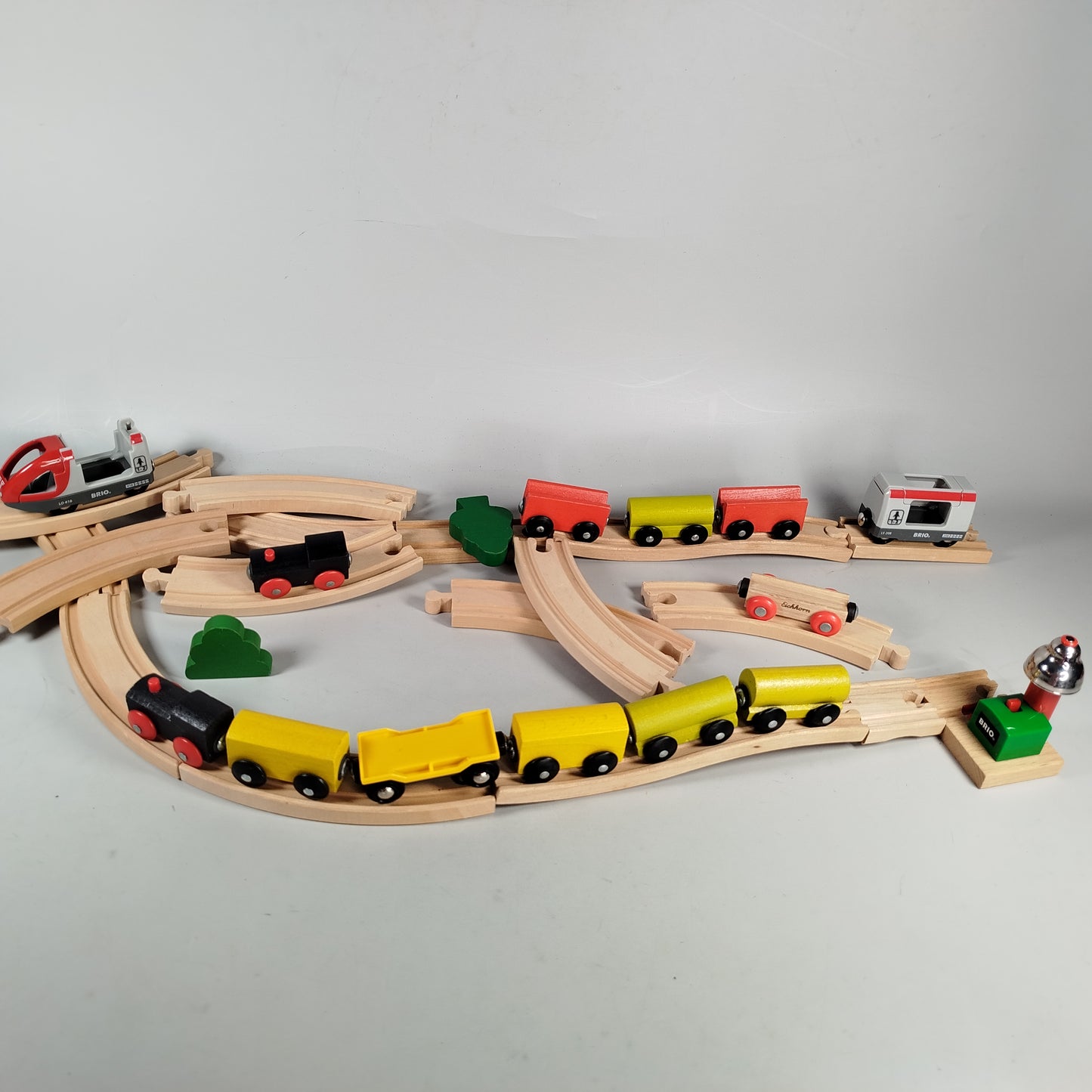 Brio Holz-Eisenbahn-Set mit Zügen & Zubehör