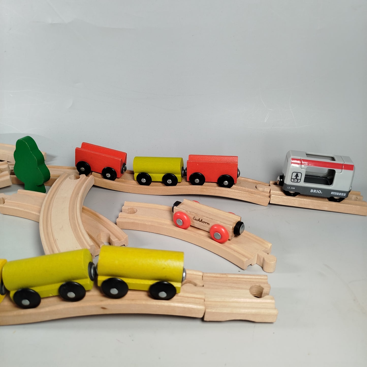 Brio Holz-Eisenbahn-Set mit Zügen & Zubehör