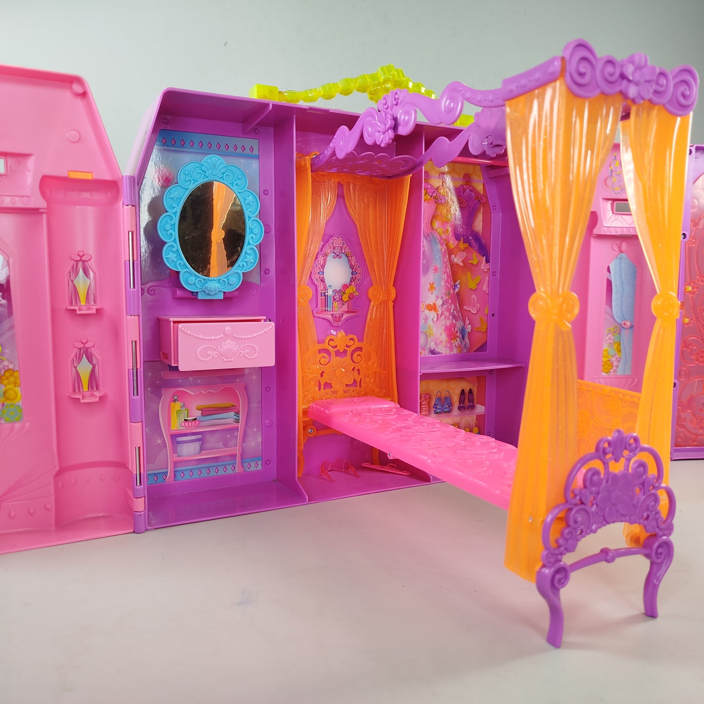 Markenlos Spielset- Prinzessinnen-Schloss & Schweine-Fütterspiel