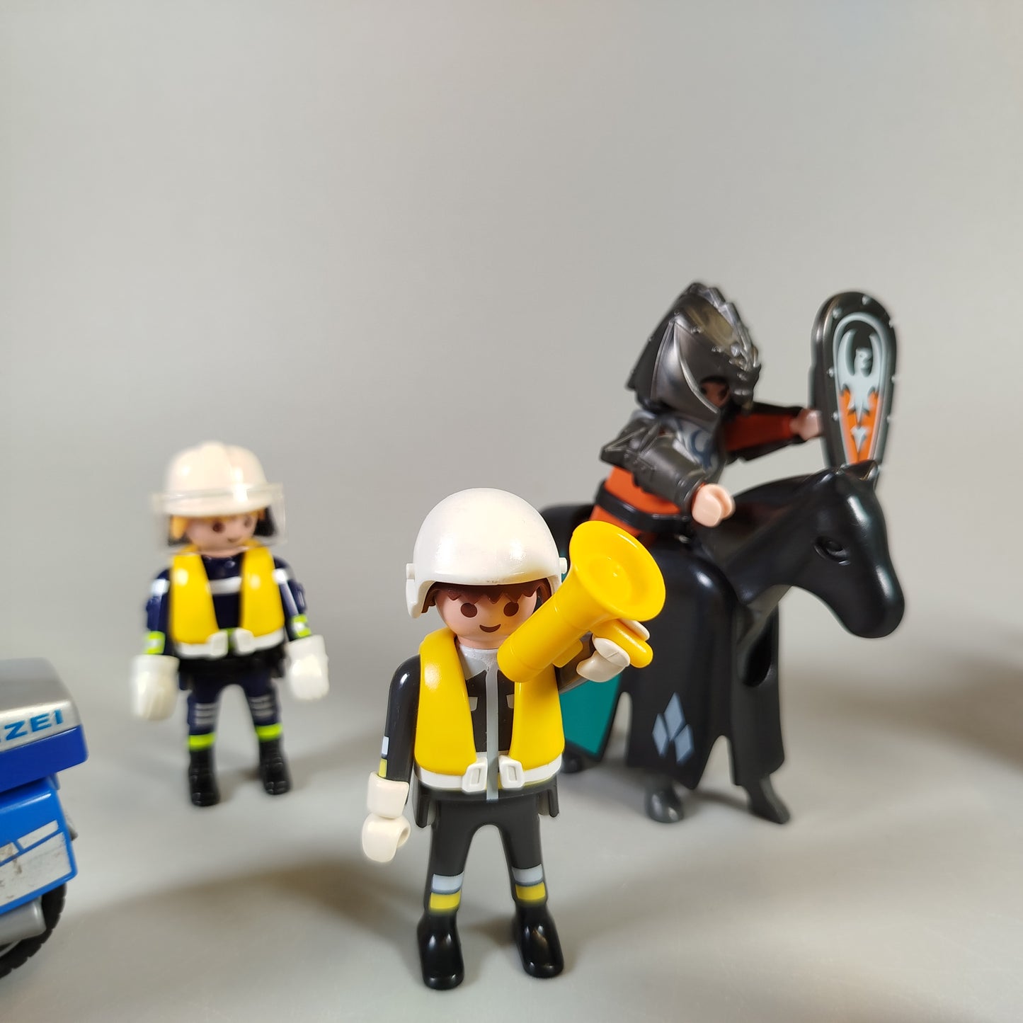 Playmobil Figuren-Set – Polizisten, Ritter, Feuerwehr – 7 Stück