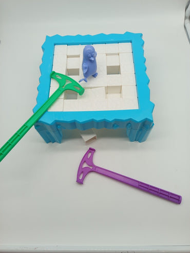 Hasbro Don't Break the Ice – Geschicklichkeitsspiel mit Figur & Hämmern