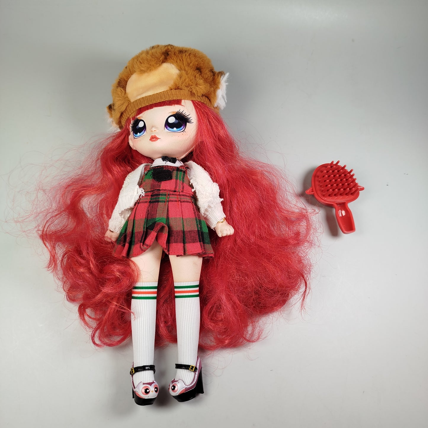 Na Na Na Surprise Modepuppe mit rotem Haar und Zubehör