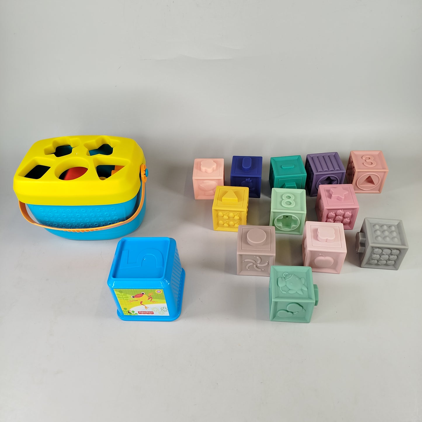 Verschiedene Marken Sortierspiel und Stapelwürfel - Set