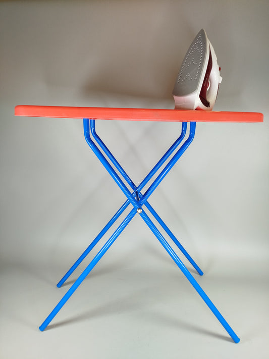 Spielzeug Bügeleisen und Bügelbrett