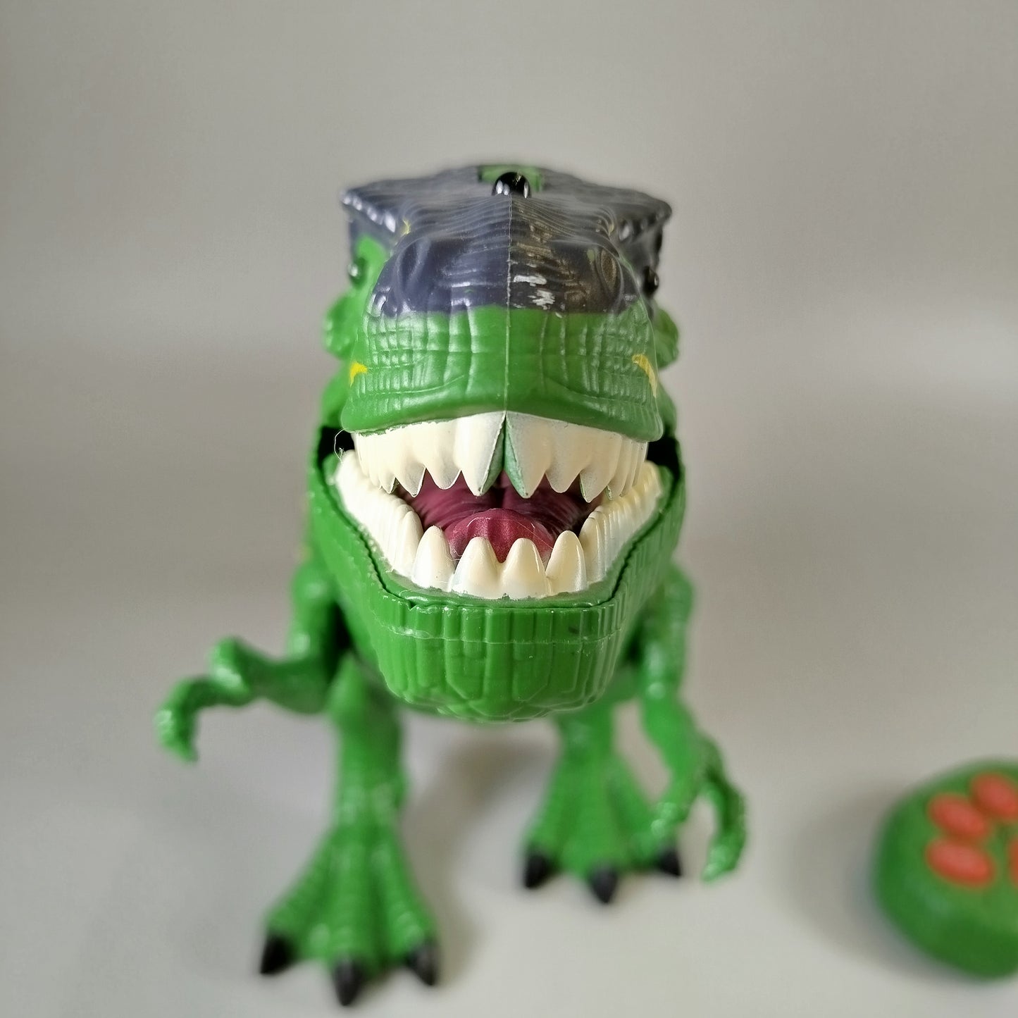 Ferngesteuerter T-Rex Dinosaurier – Realistische Bewegung, mit Controller