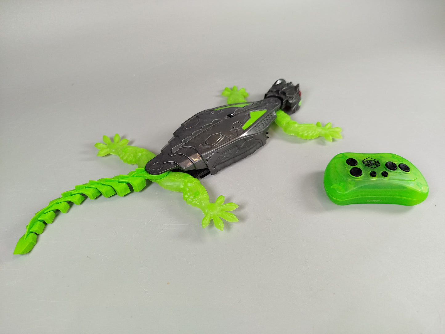 Spin Master ferngesteuerter Hex Bots Wall Crawler Gecko